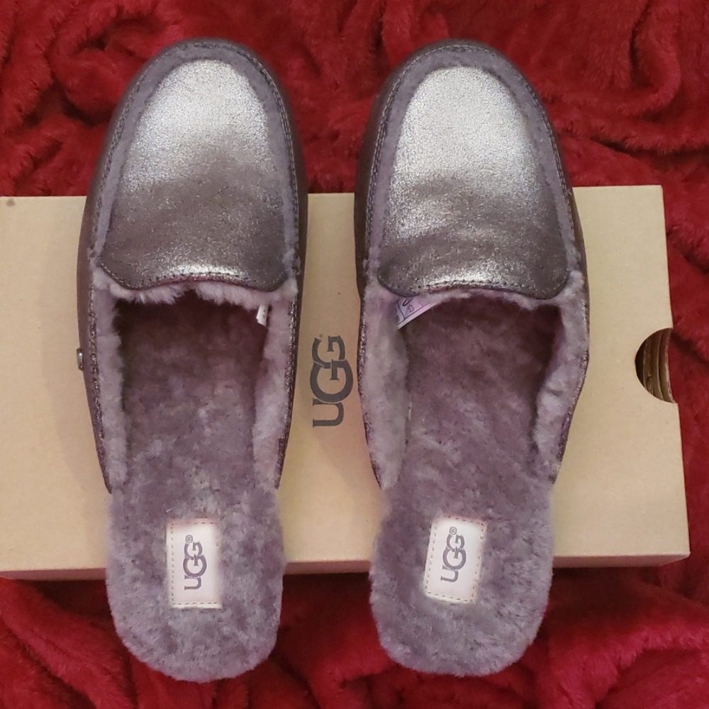 UGG LOAFERS/ SLIPPERS